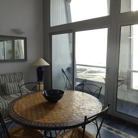Studio Les Sables-D'Olonne, 1 Piece, 4 Personnes - Fr-1-325-120 *